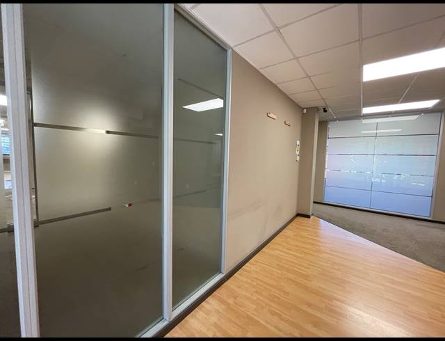 498.50M² OFFICE TO LET IN BRYANSTON